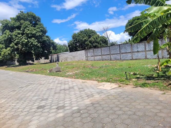  ¡Vive en Granada! Lote en Condominio en Venta  - Imagen 3