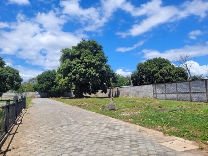  ¡Vive en Granada! Lote en Condominio en Venta  - Imagen 4