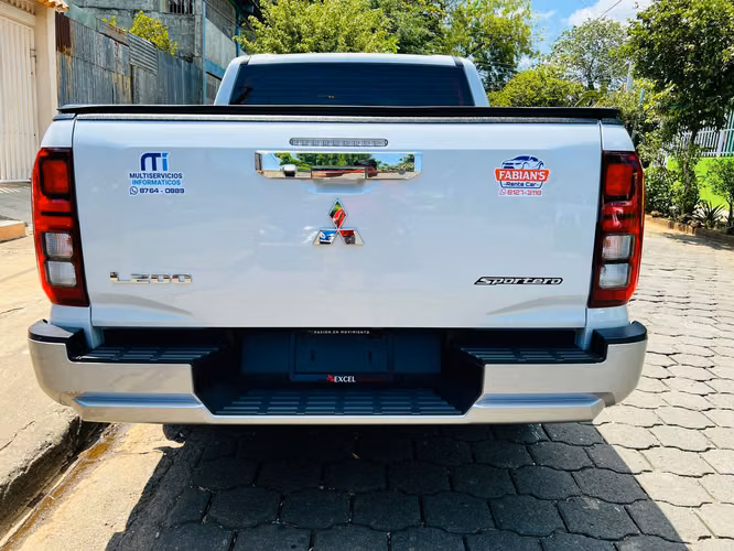 Mitsubishi L200 sportero