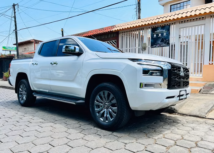 Mitsubishi L200 sportero
