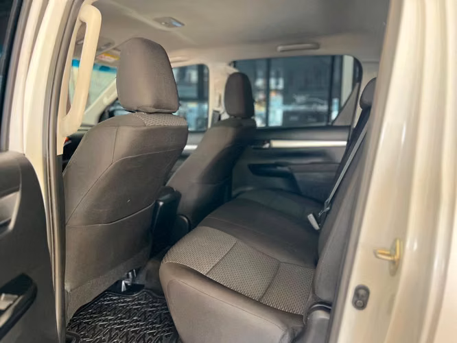 TOYOTA HILUX SR AÑO 2027 - Imagen 5