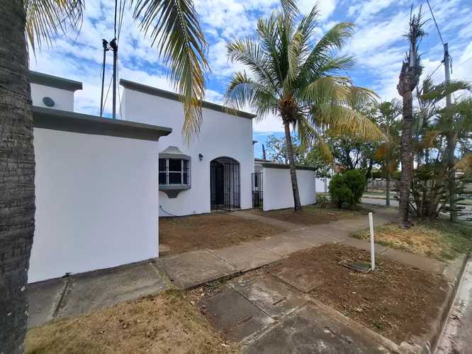 GG - Venta de casa en residencial de Esquipulas - Imagen 1