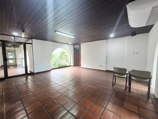 Renta de Casa en Bolonia para Oficina, financieras entre otros!! MP