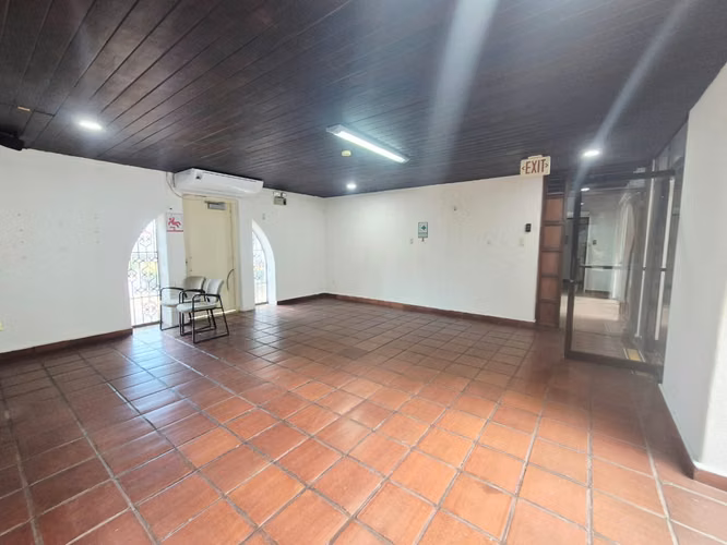 Renta de Casa en Bolonia para Oficina, financieras entre otros!! MP