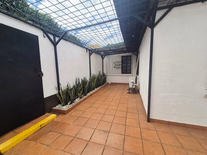 Renta de Casa en Bolonia para Oficina, financieras entre otros!! MP