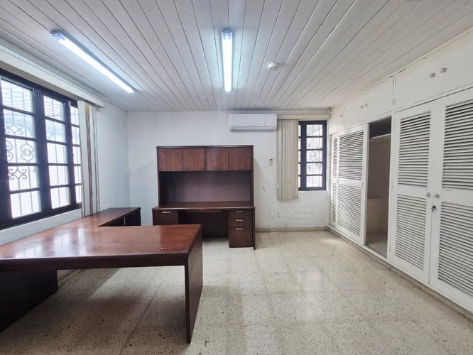 Renta de Casa en Bolonia para Oficina, financieras entre otros!! MP