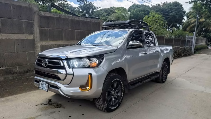 Toyota Hilux SR 4X4 mecánica