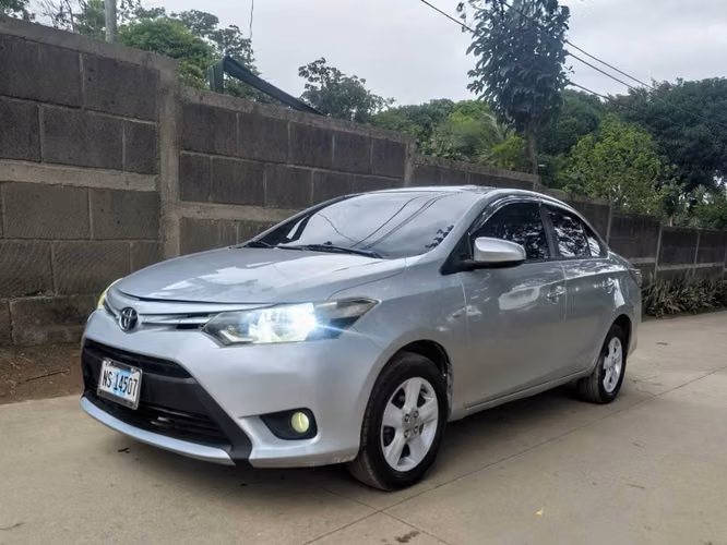 Toyota Yaris Mecánico 1.3 VVT-i