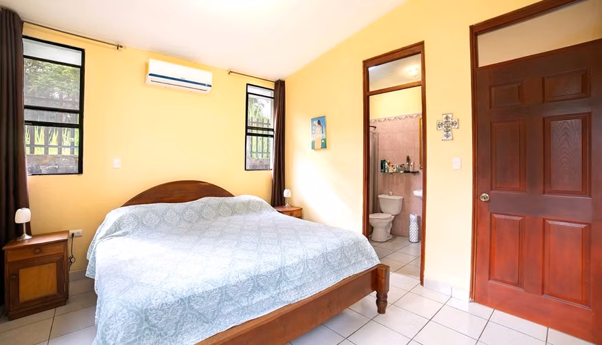 EM-Casa independiente estilo moderno en Venta, km 12 Carretera Masaya