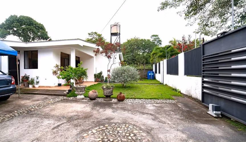 EM-Casa independiente estilo moderno en Venta, km 12 Carretera Masaya