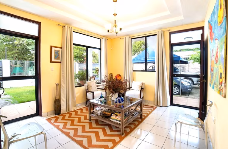 EM-Casa independiente estilo moderno en Venta, km 12 Carretera Masaya