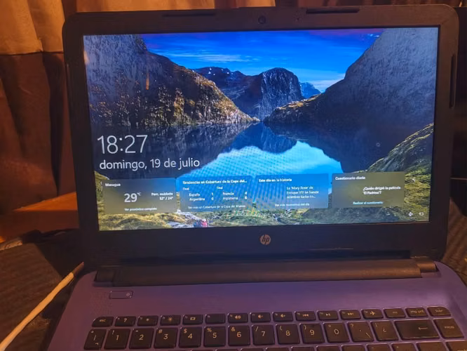 Se vende bonita Hp color uva nítida