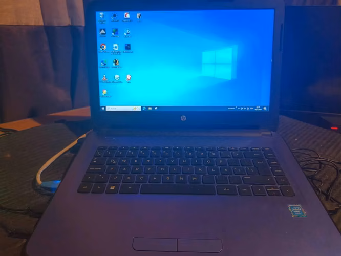 Se vende bonita Hp color uva nítida