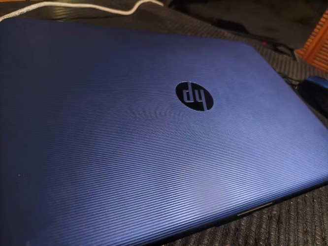 Se vende bonita Hp color uva nítida