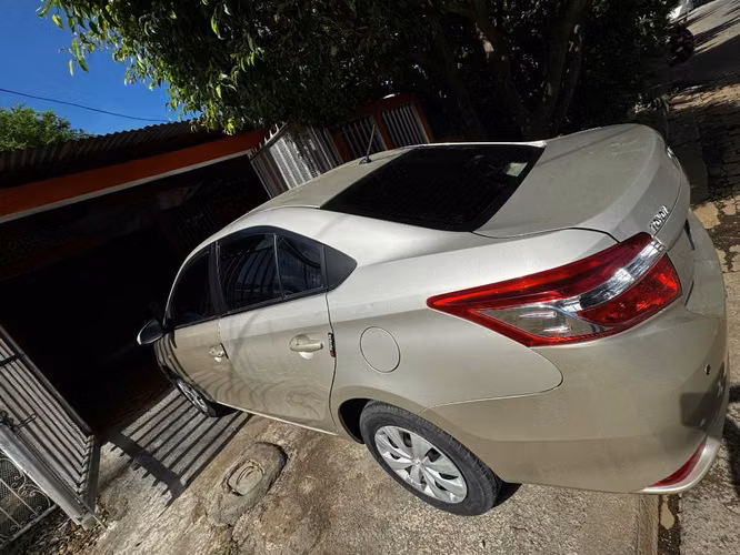 Yaris 2015 japonés