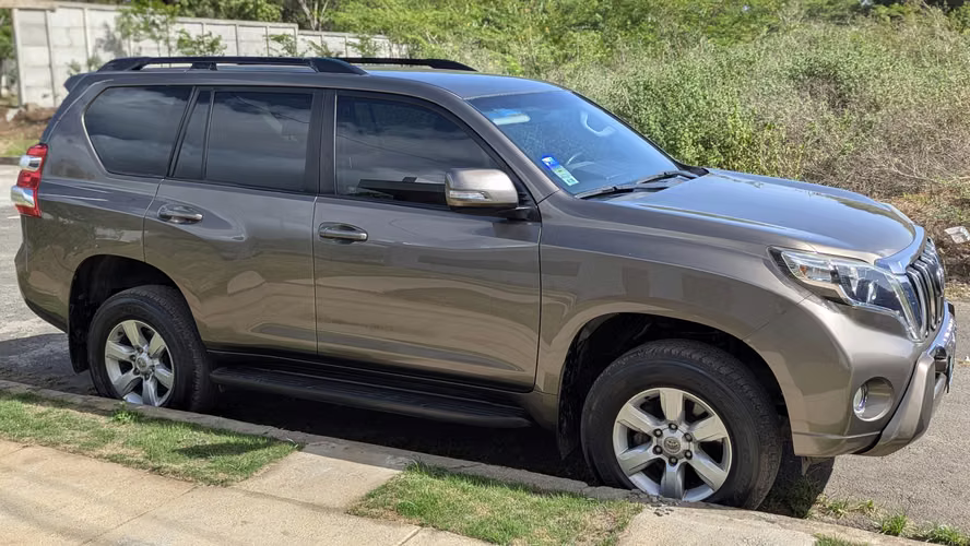 Land Cruiser Prado 2017 (3.0 Turbo/Manual 6 vel.)