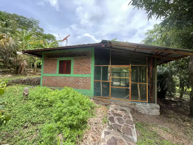 Eco-Rustic House on 1 / 2 Acre-124; Rustic House in Santa Cruz, Ometepe (5 min Beach)