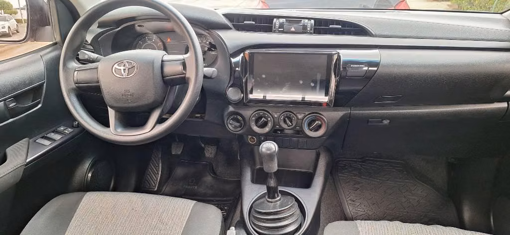 Toyota Hilux 2026 4x4 Básica.