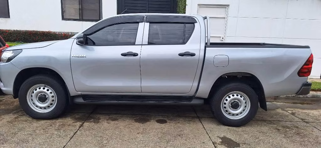 Toyota Hilux 2026 4x4 Básica.