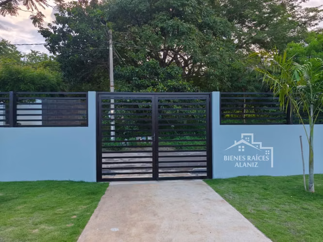 VENTA DE CASA dentro de Residencial Carretera a Masaya