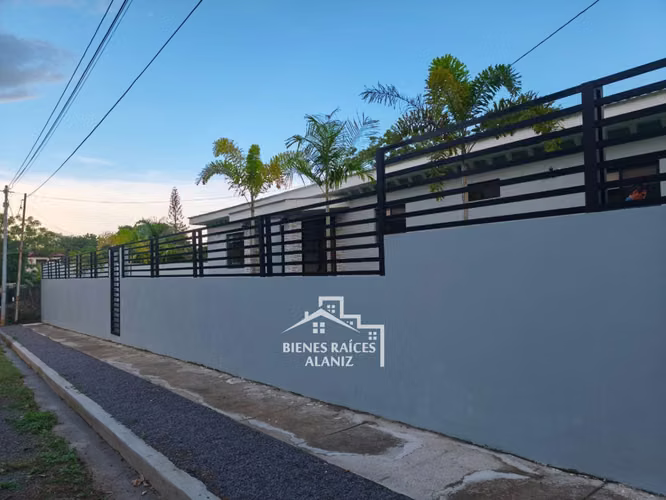 VENTA DE CASA dentro de Residencial Carretera a Masaya