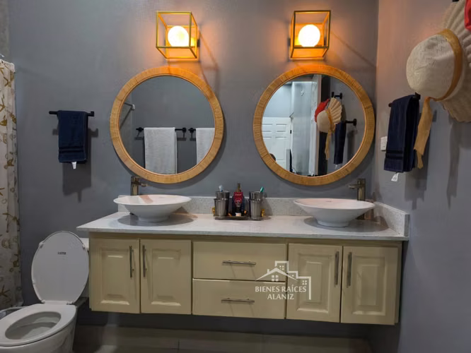 VENTA DE CASA dentro de Residencial Carretera a Masaya