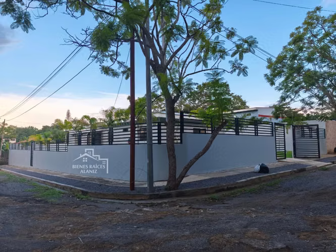 VENTA DE CASA dentro de Residencial Carretera a Masaya