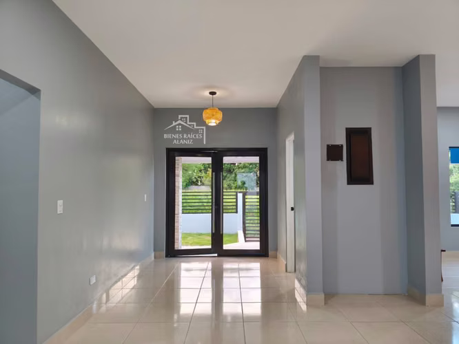 VENTA DE CASA dentro de Residencial Carretera a Masaya