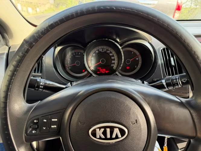 Vendo lindo Kia Cerato Ex