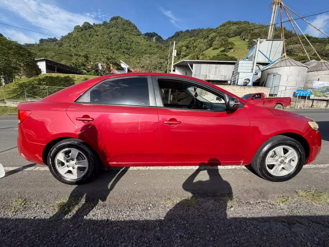 Vendo lindo Kia Cerato Ex