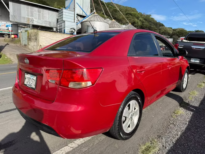 Vendo lindo Kia Cerato Ex