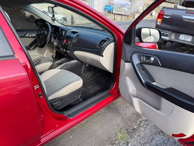 Vendo lindo Kia Cerato Ex