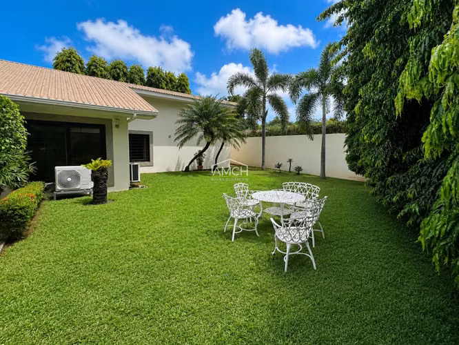 AM- Amplia casa en venta en condominio – Altos de Santo Domingo