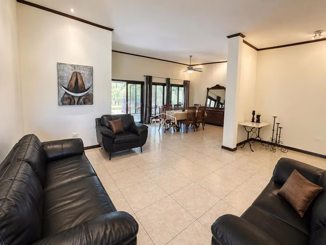 AM- Amplia casa en venta en condominio – Altos de Santo Domingo