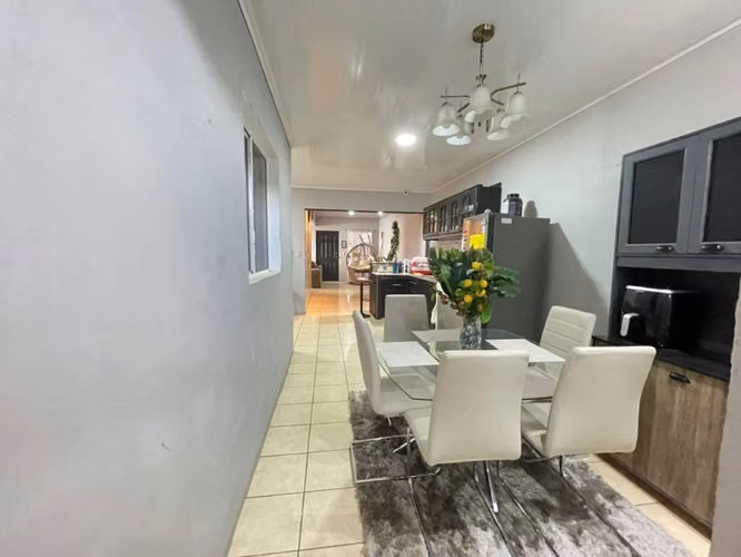  Se vende espectacular casa renovada en Residencial San Andrés, Managua.
