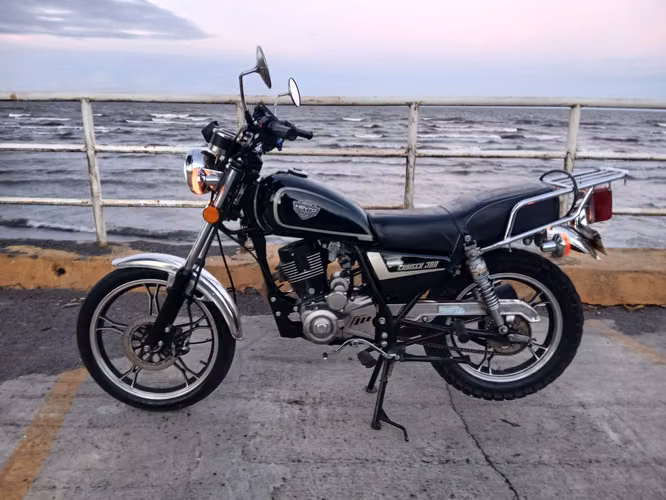 Vento 200 semi nueva