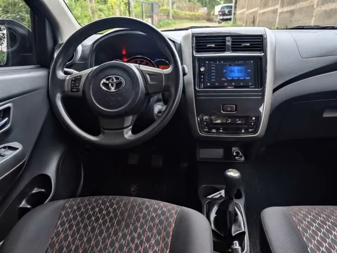 Toyota Agya Mecánico full extras 2022