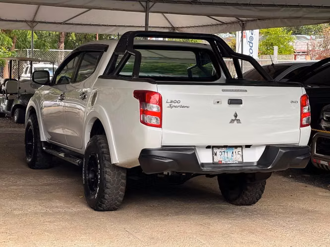 VENDO MITSUBISHI L200 INTERMEDIA 2017 MECANICA