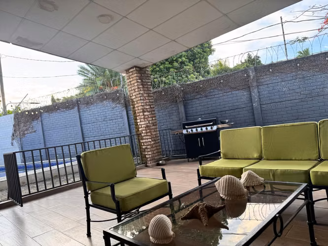 Vendo Casa con piscina en Km 11 Carretera a Masaya
