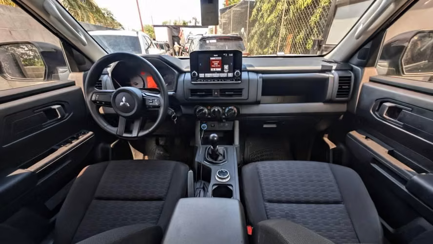 Mitsubishi L200 4x4 mecánica 2025 - Imagen 5