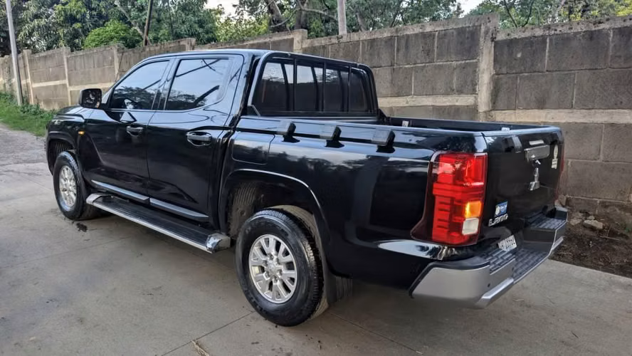 Mitsubishi L200 4x4 mecánica 2025 - Imagen 4