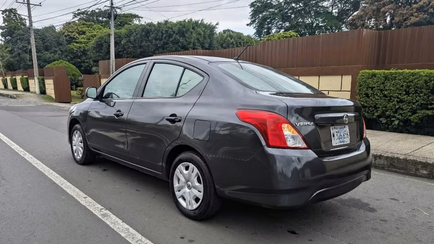 Nissan Versa Mecánico 2021
