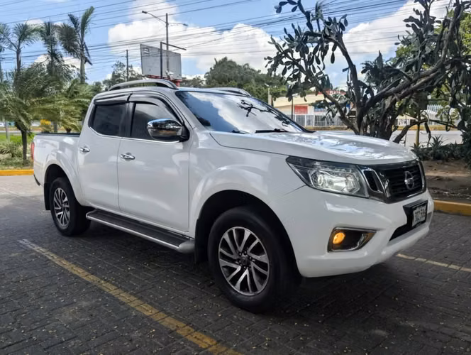 Nissan Frontier Le 4x2 alta con cuero 2019