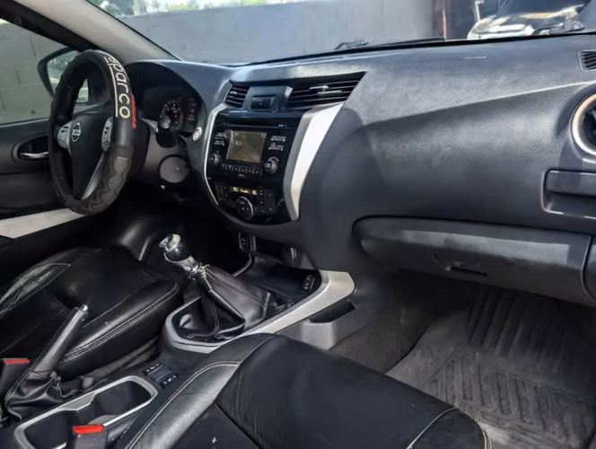 Nissan Frontier Le 4x2 alta con cuero 2019