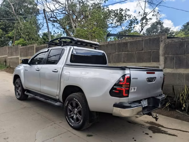 Toyota Hilux SR 4X4 mecánica 2022 - Imagen 2