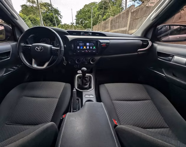 Toyota Hilux SR 4X4 mecánica 2022 - Imagen 3