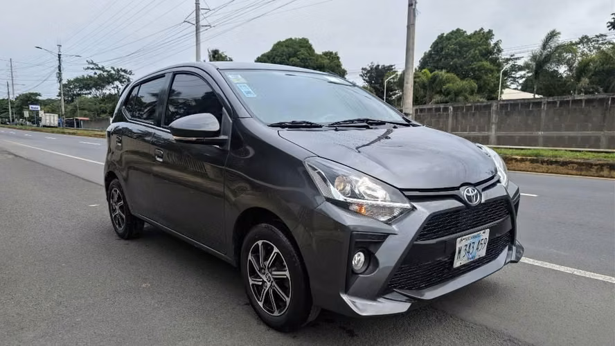 Toyota Agya Mecánico full extras 2022