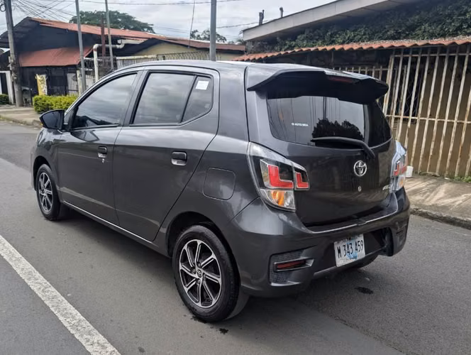Toyota Agya Mecánico full extras 2022 - Imagen 3