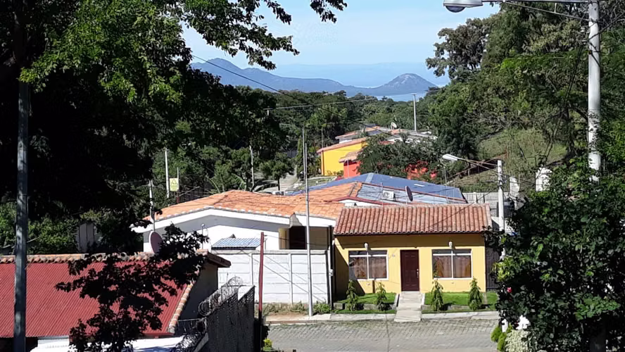 Terreno en urbanización con vista al lago