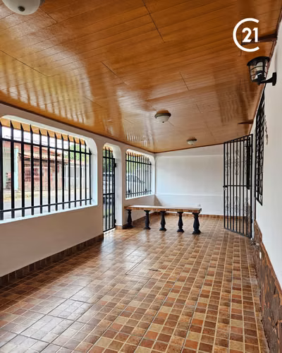 Excelente ubicación y precio para vivir o invertir- Colonia Centroamérica